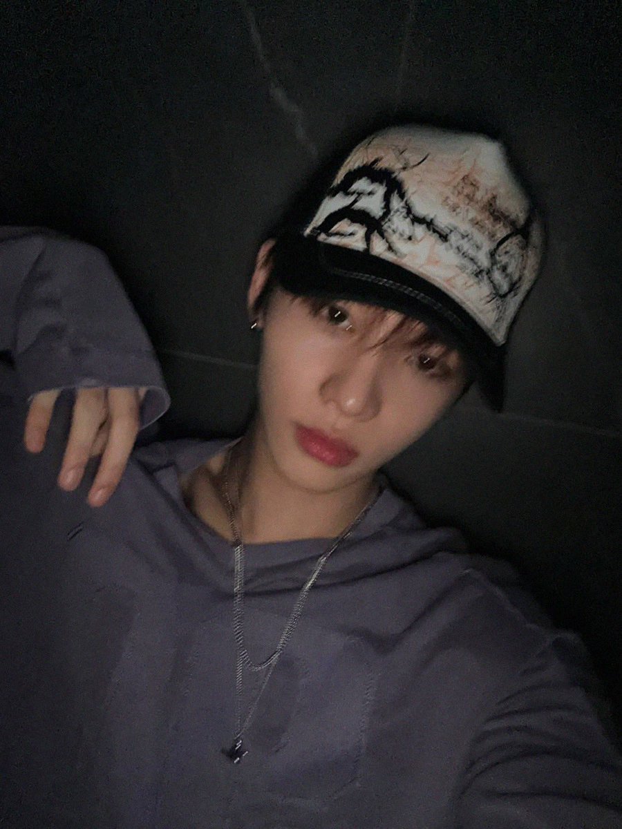 [#HYUNBIN]
파워 잘자요 저 놀아주라느라 고생했어요🙃
#POW #파우 #현빈 #GRID #그리드