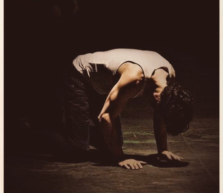 وكلما ازداد ألما تمنيت أن أتقيأ قلبي وينتهي كل هذا كما بدأ، دون سبب أو معنى ..🖤!!