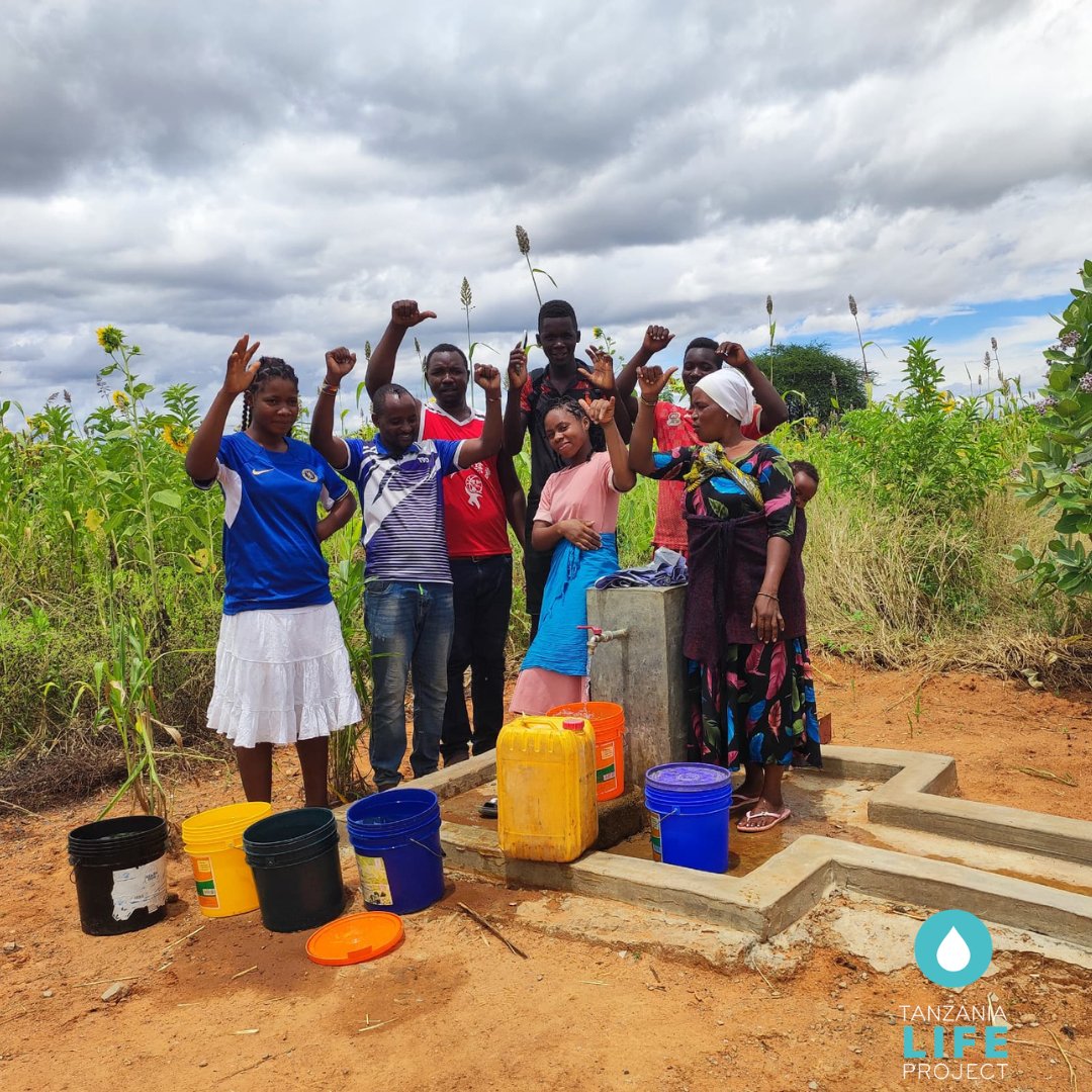 TanzaniaLife's tweet photo. Water points are becoming hubs of social interaction, where community members bond and build relationships. These are places where laughter echoes, stories are shared, and the fabric of society is strengthened. https://t.co/tASVz1Gwko