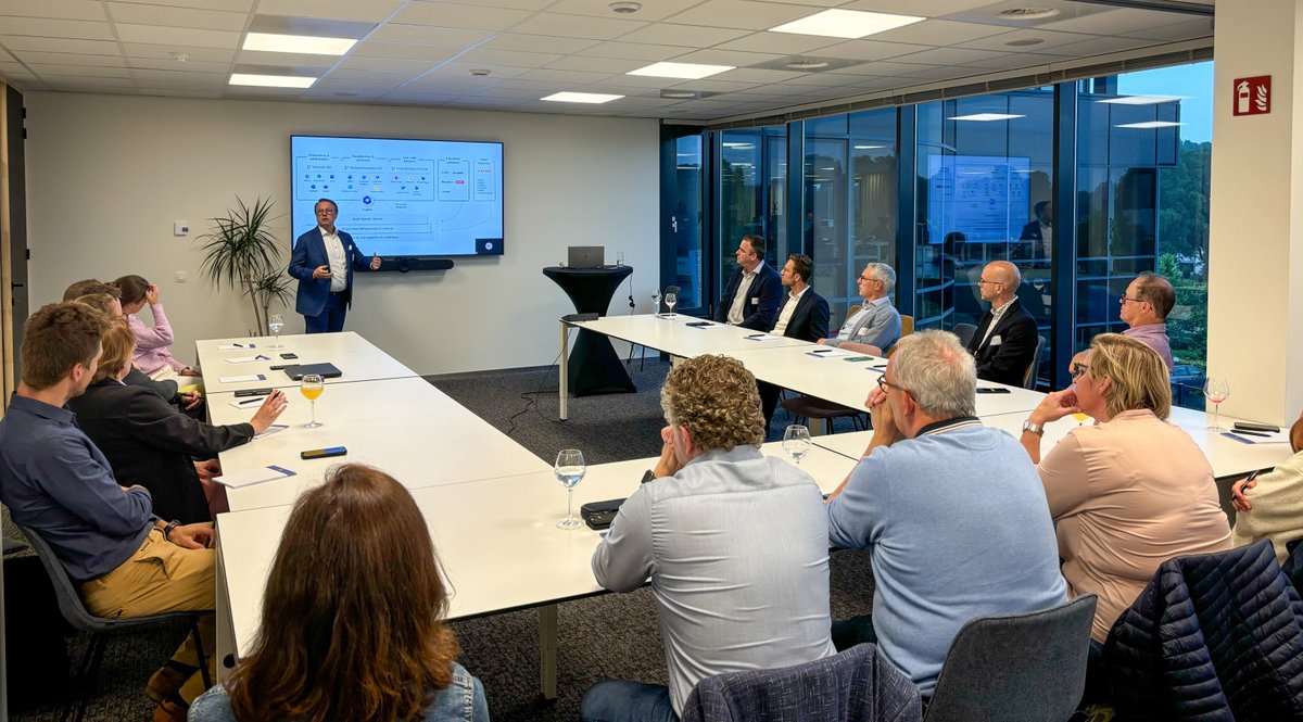 ESC Technology Update! 💡

Vandaag brachten we heel wat business consultants samen voor een netwerkborrel, voorafgegaan door een technologie update. Met een hapje en een drankje werden er waardevolle inzichten opgedaan! 🥂

#Networking #ERP #CRM #ModernWorkplace #EBusiness