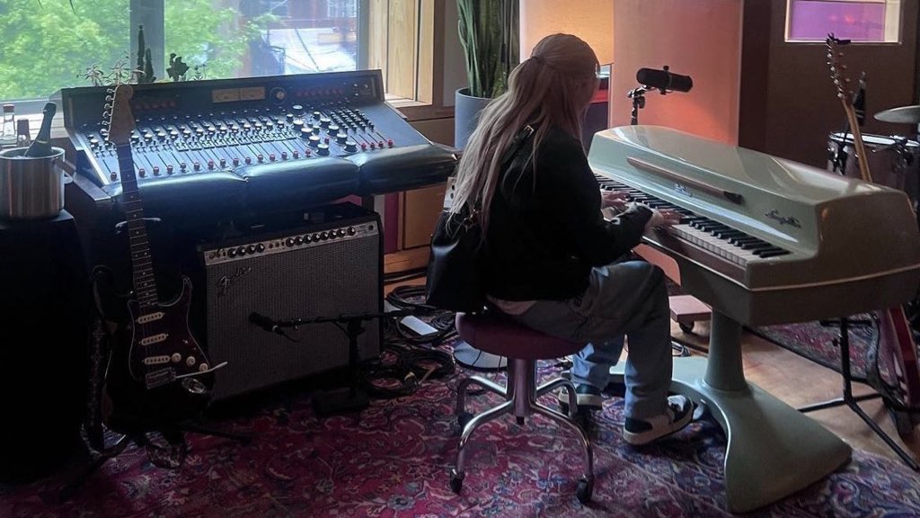 rsevrysl's tweet photo. i believe in u rosé 🤍 https://t.co/sG4M1kVTct