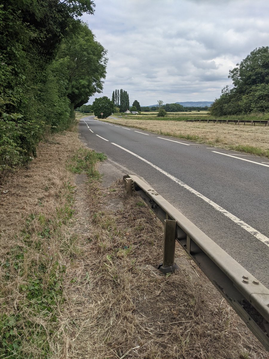 EricTorrington's tweet image. Bigging up @StroudDC @GlosRoads @GlosCC @NationalHways #ubico &amp;amp; anyone I've missed for the great grass cutting result at Gossington Bridge. The #litterpickers did a great job picking up the #litter &amp;amp; bucking a nation trend of #cut-#shred-#leave Thanks. #TeamWorkMakesTheDreamWork
