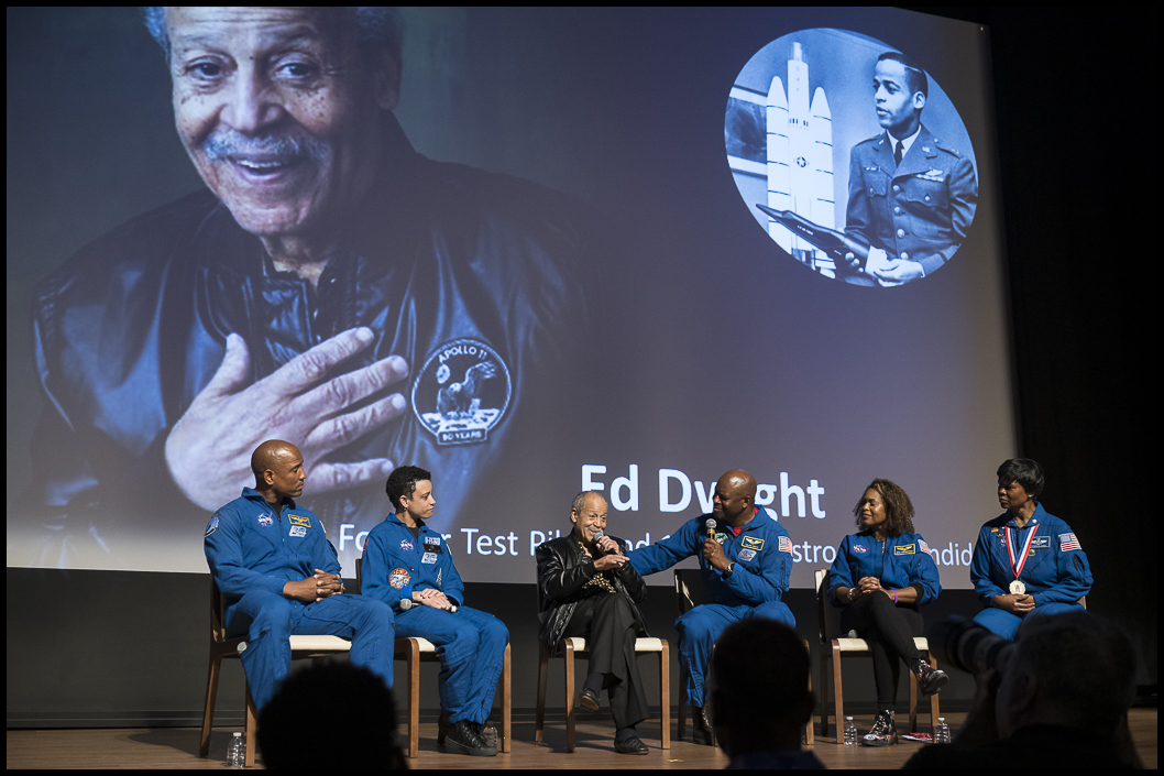 NASA HQ PHOTO (@nasahqphoto) on Twitter photo NASA astronauts <a href="/AstroVicGlover/">Victor Glover</a>, <a href="/astro_watkins/">Jessica Watkins</a>, <a href="/AstroMD_Yvonne/">Yvonne Cagle</a>, and retired astronauts <a href="/Astro_Flow/">Leland Melvin</a>, and <a href="/Flygirl_Joanie/">Joan Higginbotham</a> participated in a panel for Black Space Week 2024 <a href="/NMAAHC/">Smithsonian’s NMAAHC</a>! 📷 flic.kr/s/aHBqjBvKgG NASA astronauts <a href="/AstroVicGlover/">Victor Glover</a>, <a href="/astro_watkins/">Jessica Watkins</a>, <a href="/AstroMD_Yvonne/">Yvonne Cagle</a>, and retired astronauts <a href="/Astro_Flow/">Leland Melvin</a>, and <a href="/Flygirl_Joanie/">Joan Higginbotham</a> participated in a panel for Black Space Week 2024 <a href="/NMAAHC/">Smithsonian’s NMAAHC</a>! 📷 flic.kr/s/aHBqjBvKgG