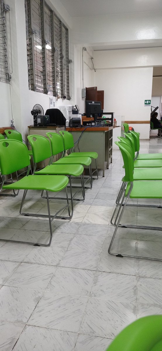 Fa14069's tweet photo. Este día mi bebé tenía cita en @isss_gob_sv no lo iba a traer por las lluvias pero en la madrugada se puso un poco mal de salud y mejor decidimos traerlo aprovechando la cita, la cita era a las 8:30 y son las 8:54 y no hemos pasado y el colmo es que no hay otro paciente https://t.co/7DcCINgA75
