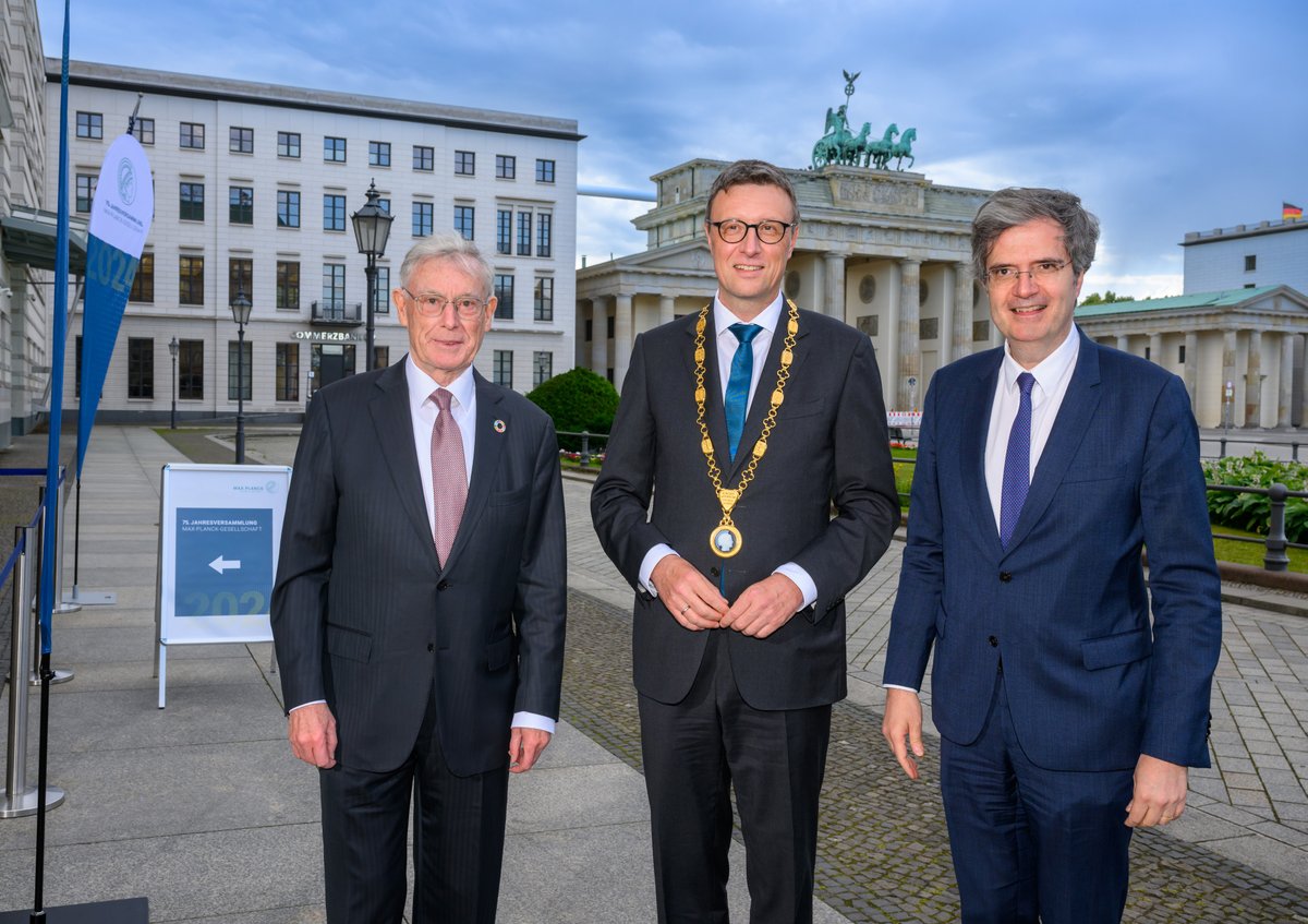 François Delattre (@amb_delattre) on Twitter photo Vielen Dank, Patrick Cramer <a href="/mpgpresident/">Patrick Cramer</a>, für die Einladung zur Jahresversammlung der Max-Planck-Gesellschaft!
Mit starken Forschungskooperationen wie zw. <a href="/CNRS/">CNRS 🌍</a> & <a href="/maxplanckpress/">Max Planck Society</a> können wir die Herausforderungen des Jahrhunderts wie Klimawandel & KI-Revolution meistern.
🇫🇷🤝🇩🇪 Vielen Dank, Patrick Cramer <a href="/mpgpresident/">Patrick Cramer</a>, für die Einladung zur Jahresversammlung der Max-Planck-Gesellschaft!
Mit starken Forschungskooperationen wie zw. <a href="/CNRS/">CNRS 🌍</a> & <a href="/maxplanckpress/">Max Planck Society</a> können wir die Herausforderungen des Jahrhunderts wie Klimawandel & KI-Revolution meistern.
🇫🇷🤝🇩🇪