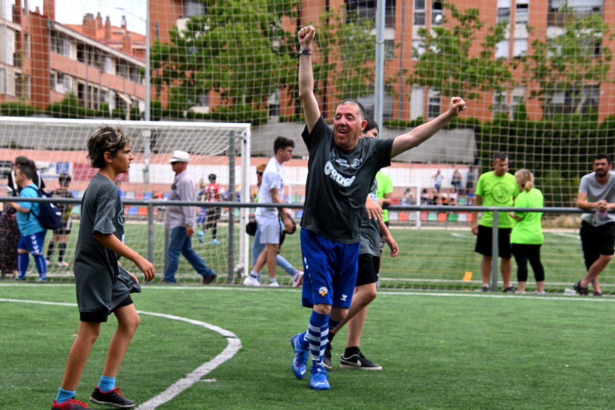 🥳😆 El passat dissabte 15 de juny vam tornar a xalar de valent

💚🤝 amb una nova edició del torneig solidari organitzat per <a href="/ASolidariaERN/">Asociación Solidaria Enfermedades Raras en Niños</a> 

⚽️🤩 va ser tot un plaer aportar un granet de sorra amb la causa fent el que més ens agrada!!! 

#Sabadell #FutbolXaTothom #FootbALL