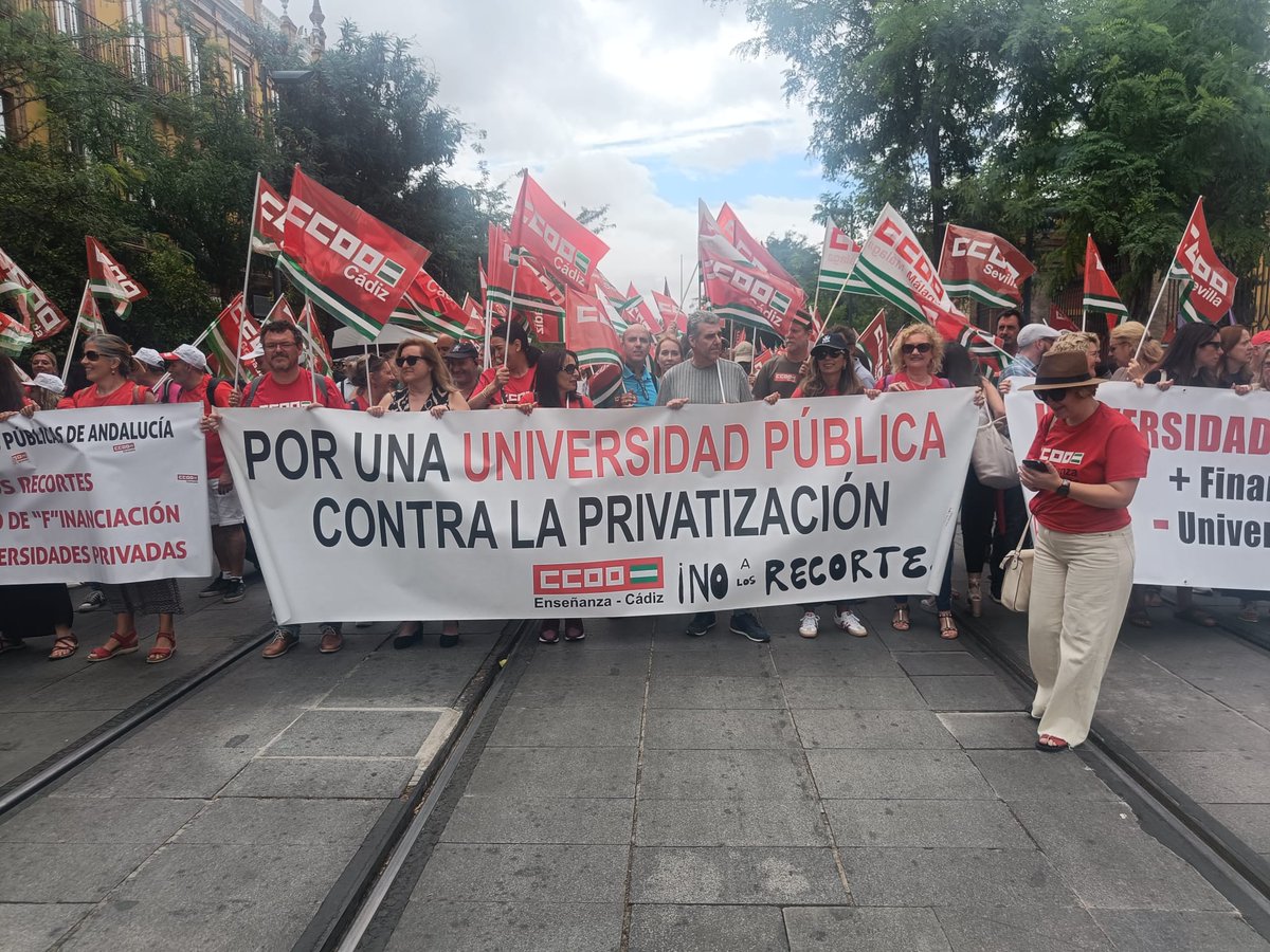 YOLANDACCOOMA's tweet photo. Hoy @CCOOEnseMalaga en #Sevilla, en defensa de los servicios públicos. ¡Por una #universidad pública de calidad y sin recortes! 
¡Por una adecuada financiación! por @AndaluciaJunta #18JMovilizate 
#PorLoPublico https://t.co/4BUVWjkdnc