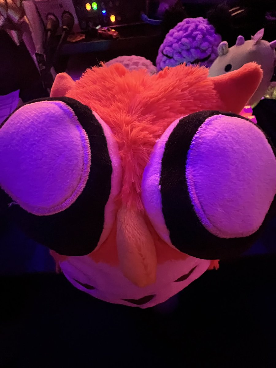 any bands want to hop on a pride benefit show in columbus next thursday 6/27? had a last minute cancellation and we’re trying to fill the spot 
ill stare at you like this while you play