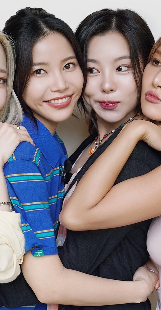 my angels, i missed you so much.🥺

#마마무 #SOLAR #솔라 #WHEEIN #휘인