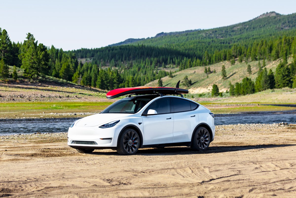 SawyerMerritt's tweet photo. Tesla Model Y:

• #1 Most American Made vehicle again for 2024
• World's best selling vehicle (1.23M units in 2023)
• #1 vehicle in the world by revenue generated (avg of $140M+ per day)
• One of the safest vehicles in the world
• All-electric with recyclable batteries https://t.co/8fEGRiCBvc