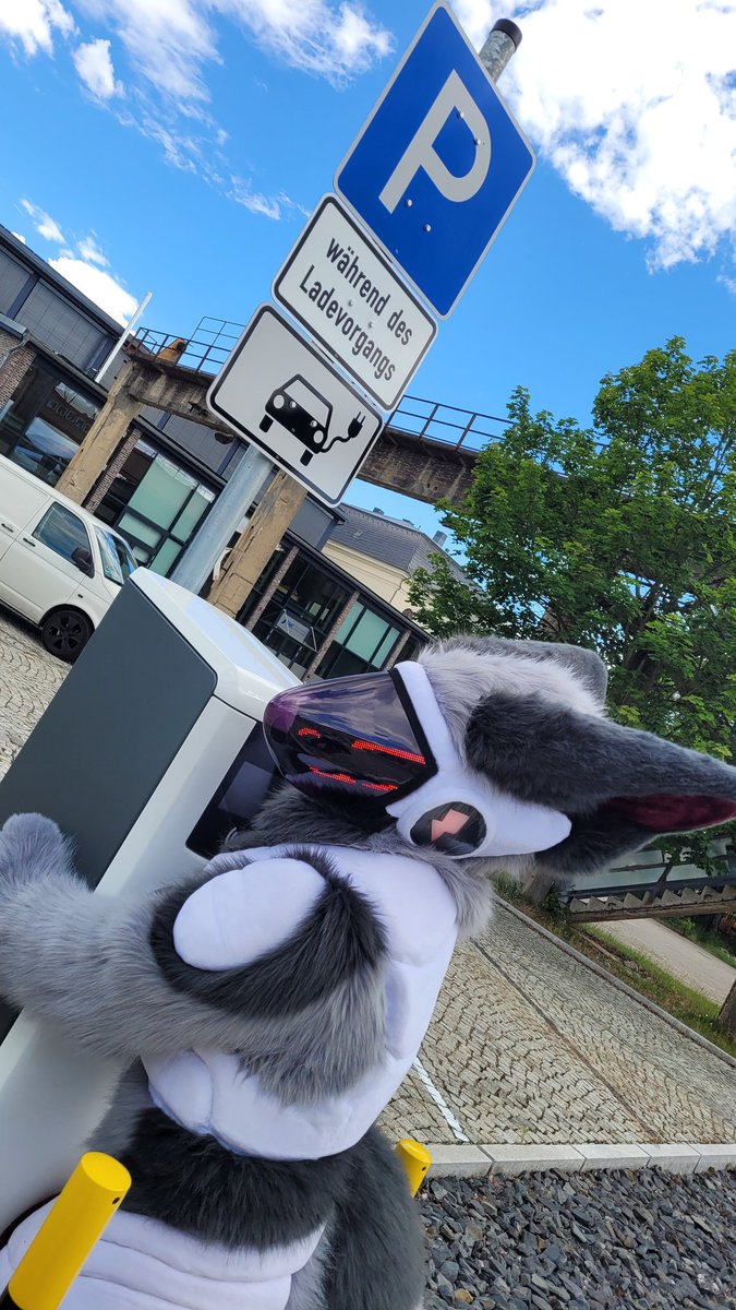 8BitProtogen's tweet image. Charging.... 34% done...

#Furry #FursuitEveyday #Protogen #Fursuit