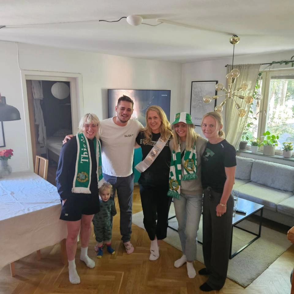 Tack <a href="/moaedrud/">moa edrud</a> <a href="/alicee_carlsson/">Alice Carlsson</a> <a href="/VinbergMatilda/">Matilda Vinberg</a>  för att ni talade vett i mjg och <a href="/bajenamanda/">bajenamanda</a> vi ska händanefter aldrig skriva något dumt om damfotbollen