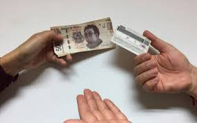 legomezmx's tweet photo. @DonVocero Está difícil. La gente que recibe regalos del CO, que comete rapiña en siniestros, que vende sus votos, que está inmersa en la narcocultura, están en una situación vulnerable que ven como único medio para aminorar su precariedad una beca. Son víctimas y parte del círculo vicioso. https://t.co/dXdkPLcCFy