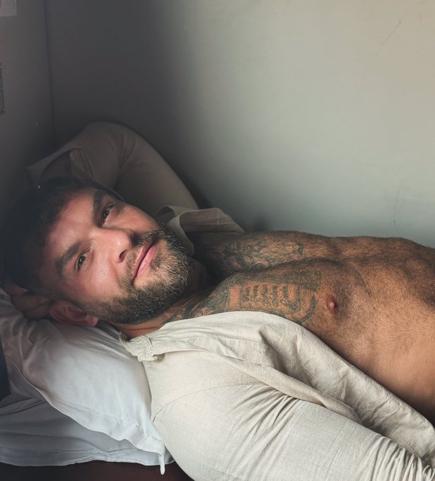 Do you like to cuddle a big hairy man? https://t.co/gVp7Iz662H<a href="/tag/news"class="tags"><span>#news</span></a><a href="/tag/prisonofficer"class="tags"><span>#prisonofficer</span></a><a href="/tag/hmpwandsworth"class="tags"><span>#hmpwandsworth</span></a>