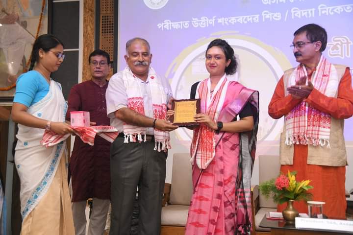"Congratulations to the bright students who scored above 90% in HSLC exams at Shankardev Vidya Niketan! It was an honor to have Assam Minister Ashok Singhal and GoC (Retd) Lt Gen Rana Pratap Kalita felicitating the talented young minds. Keep shining! #VidyaBharati #AssamProud"