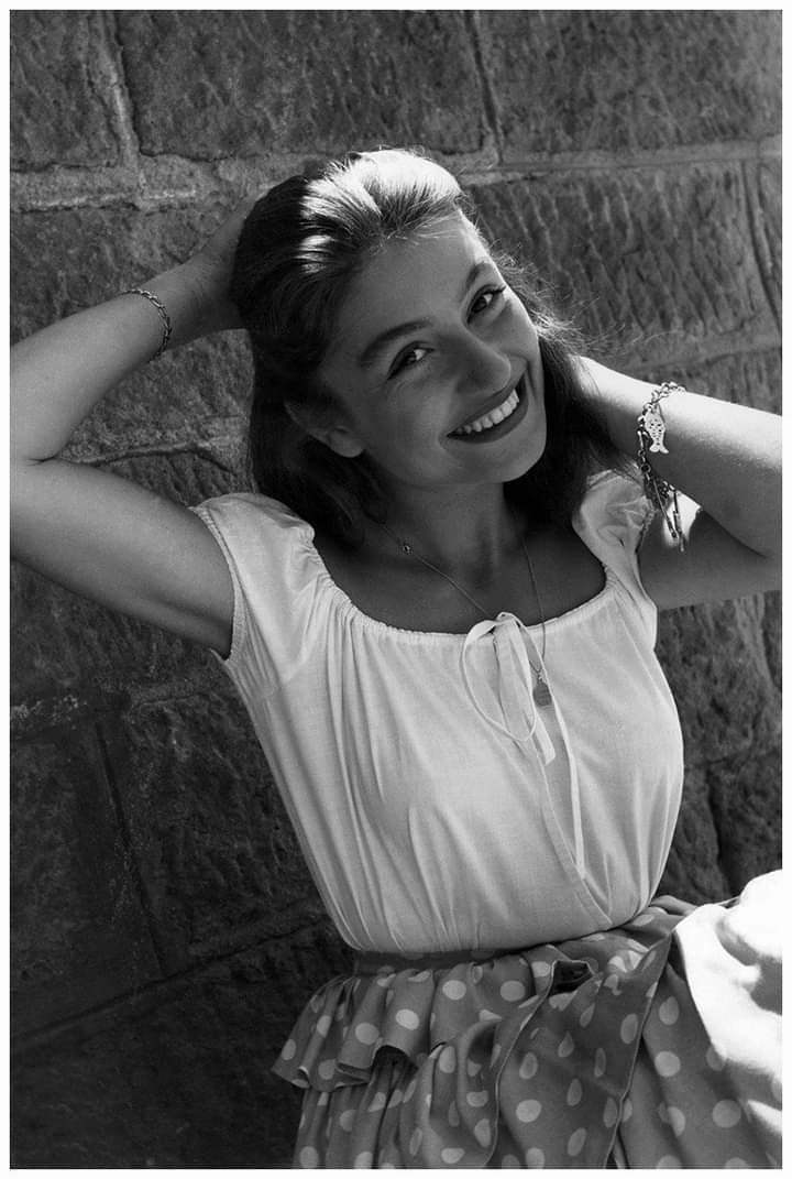 xolaurencexo's tweet image. #AnoukAimée 🤍🕊🙏