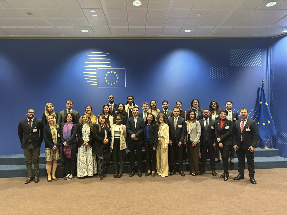 VCDNP's tweet photo. The @UN_Disarmament Fellows have arrived in Brussels! 🇧🇪🇪🇺 
The fully-packed day 1️⃣ started with a tour of the @EUCouncil, followed by a visit to the @eu_eeas, where many interesting lectures on #exportcontrols, @NATO or #AI and arms control were in store for the Fellows. 🙌🏼⚛️🗣️ https://t.co/Td1hfLfGiq