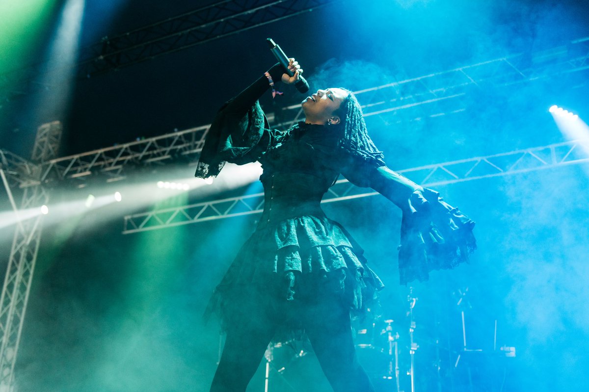 7Deadly_Spins's tweet image. It’s a @DownloadFest special toght on @phonicfm! 🤟

Fresh from the mud, the sweat, the beers, we report back with many band interviews, including:

@ALTBLKERA
@AlienWeaponry
@florenceblackUK
@urneband

Tune in from 10pm here:
phonic.fm

#DownloadFest #LiveRadio