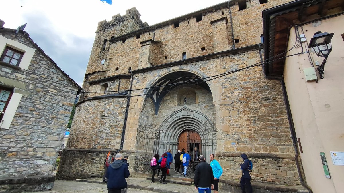 AroHuesca's tweet photo. El pasado 13 de junio algunos de nuestros asociados acudieron a la excursión organizada por Cadis Huesca dentro de su programación de las Jornadas "Actívate" https://t.co/4ukcbYF21O