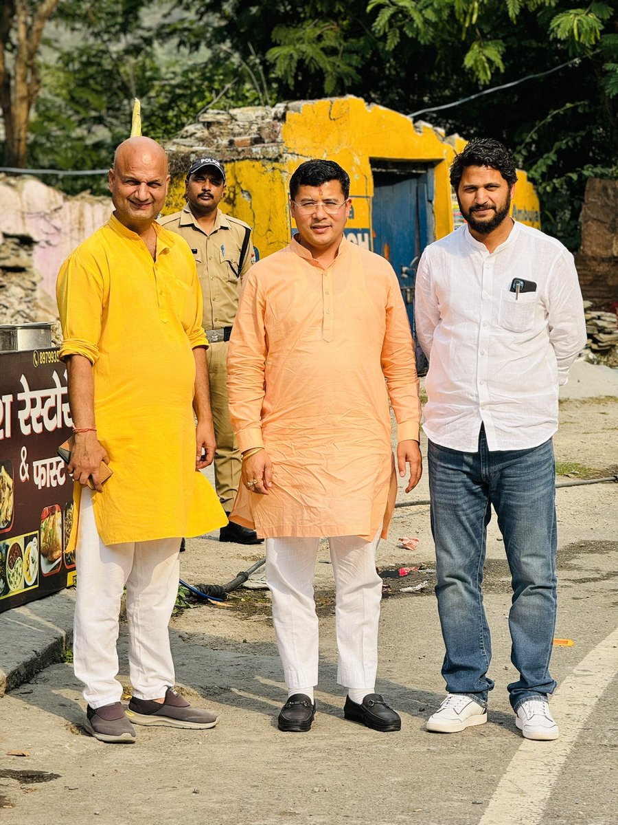 sudhirjoshii's tweet photo. आज 'बद्रीनाथ विधानसभा' में उपचुनाव के वास्ते, गोपेश्वर में....

बद्रीनाथ विधानसभा में होने जा रहे उपचुनाव के निमित्त आज 'गोपेश्वर' में रहना हुआ, जहाँ BJP की जिला कार्यकारिणी की बैठक आहुत की गई, आगामी 20 जून को नामांकन है, जिसके निमित्त कार्ययोजना तैयार की गई! https://t.co/8155aqVQTl