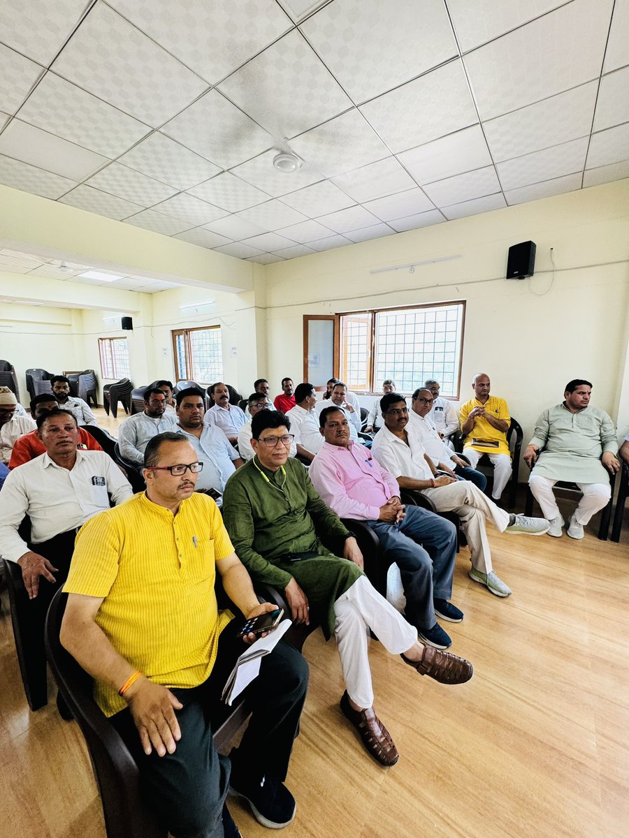 sudhirjoshii's tweet photo. आज 'बद्रीनाथ विधानसभा' में उपचुनाव के वास्ते, गोपेश्वर में....

बद्रीनाथ विधानसभा में होने जा रहे उपचुनाव के निमित्त आज 'गोपेश्वर' में रहना हुआ, जहाँ BJP की जिला कार्यकारिणी की बैठक आहुत की गई, आगामी 20 जून को नामांकन है, जिसके निमित्त कार्ययोजना तैयार की गई! https://t.co/8155aqVQTl