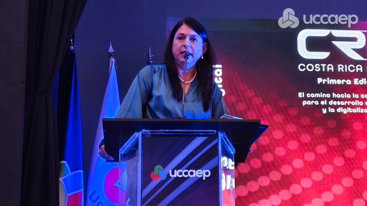 #CostaRicaDigital | Cynthia Arias, de la <a href="/SUTEL_CR/">SUTEL</a>, asegura que la #digitalización abre un abanico de posibilidades de crecimiento económico: las empresas necesitan estar conectadas para competir en el mercado internacional, ser más eficientes y brindar servicios de calidad.