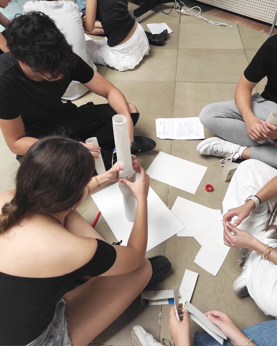🧐𝐂𝐨𝐦𝐩𝐞𝐭𝐞̀𝐧𝐜𝐢𝐞𝐬 𝐜𝐥𝐚𝐮 | 𝑩𝒂𝒓𝒄𝒆𝒍𝒐𝒏𝒂 𝑨𝒄𝒕𝒊𝒗𝒂✍🏼

L'alumnat de 1r de Batxillerat ha participat en el taller monogràfic "𝗖𝗼𝗺𝗽𝗲𝘁𝗲̀𝗻𝗰𝗶𝗲𝘀 𝗖𝗹𝗮𝘂" de 𝑩𝒂𝒓𝒄𝒆𝒍𝒐𝒏𝒂 𝑨𝒄𝒕𝒊𝒗𝒂.

#stucom #StucomÉsDemà #AprenentJunts #barcelonaactiva