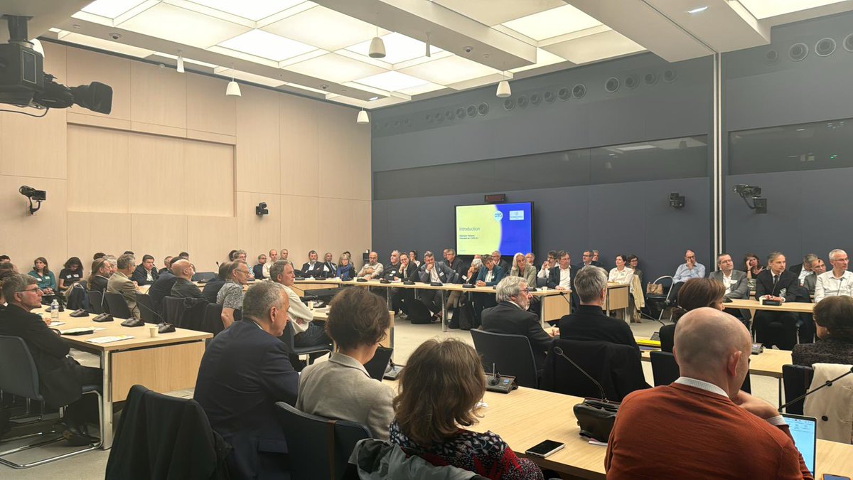 Le <a href="/CNRS/">CNRS 🌍</a> et l’Office parlementaire d'évaluation des choix scientifiques et technologiques <a href="/OPECST_/">OPECST</a> organisent ce soir au Sénat un événement autour de la #physique, une science au cœur des enjeux de société.

Suivez cette soirée animée par <a href="/Daniel_Fievet/">Daniel Fiévet</a> dans ce thread ! ⤵️