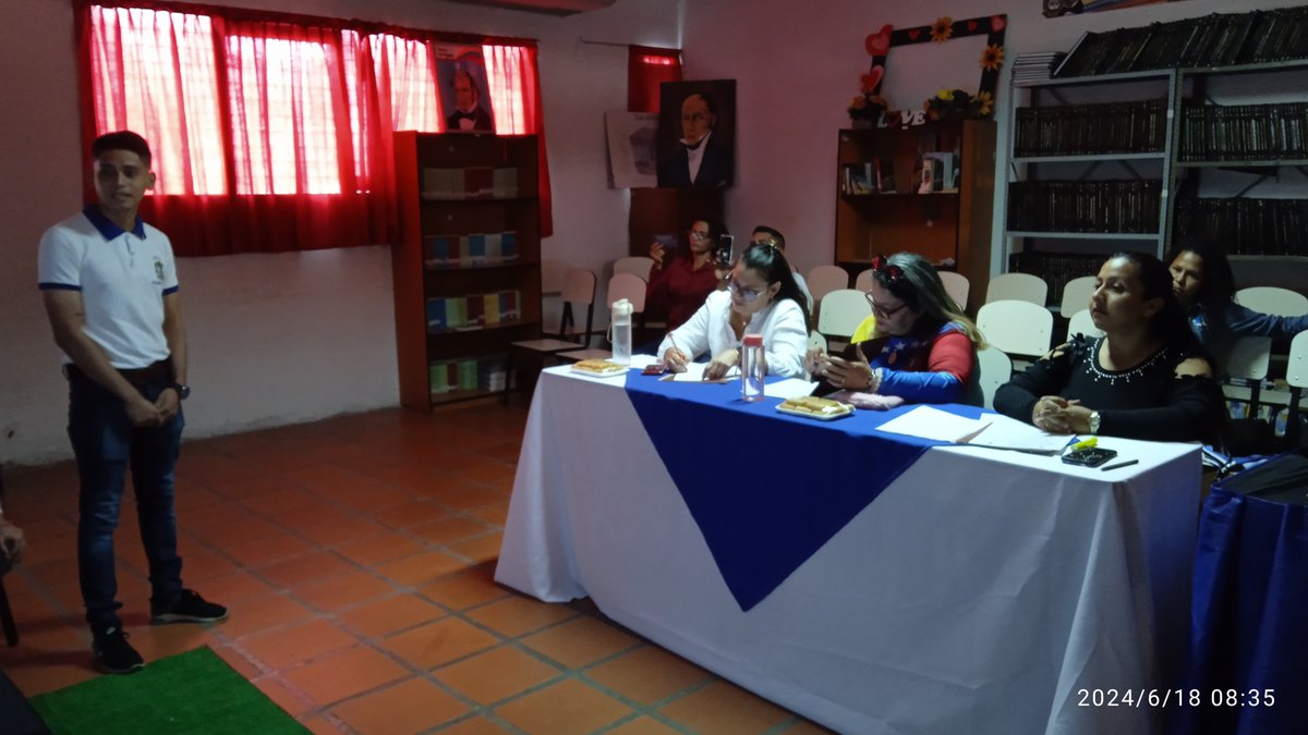 Unefa_Portugues's tweet photo. 1/2. Siguiendo instrucciones del M/G @R_nicodemo, Rector de la UNEFA, en conjunto con Vicerrectorado de la Región Los Llanos, la Dra. Milagros Daboín, Jefa de la Unidad de Gestión Educativa (UGE), en representación de la Dra. Marbelys Rivero, Decana del Núcleo, presidió el... https://t.co/nVKYCm8JBR