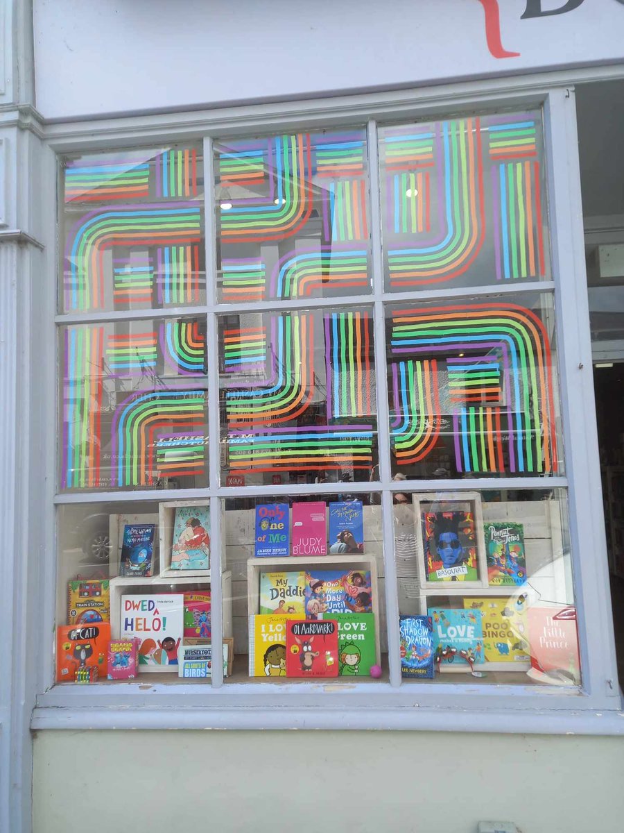 Bookishcrick's tweet image. Funky new windows celebrating #pridemonth #IBW24 and the sunshine! Books make everybody’s lives brighter!

@booksaremybag