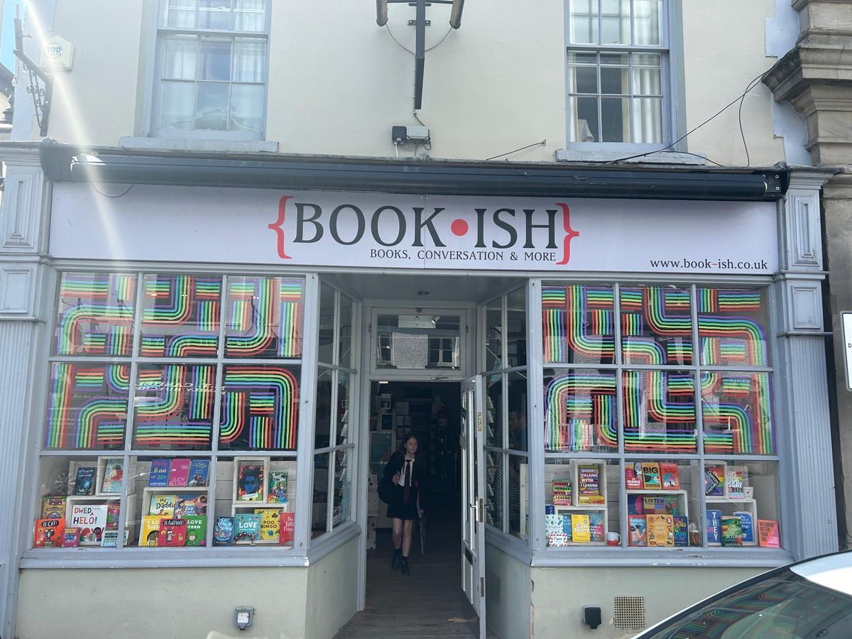 Bookishcrick's tweet image. Funky new windows celebrating #pridemonth #IBW24 and the sunshine! Books make everybody’s lives brighter!

@booksaremybag
