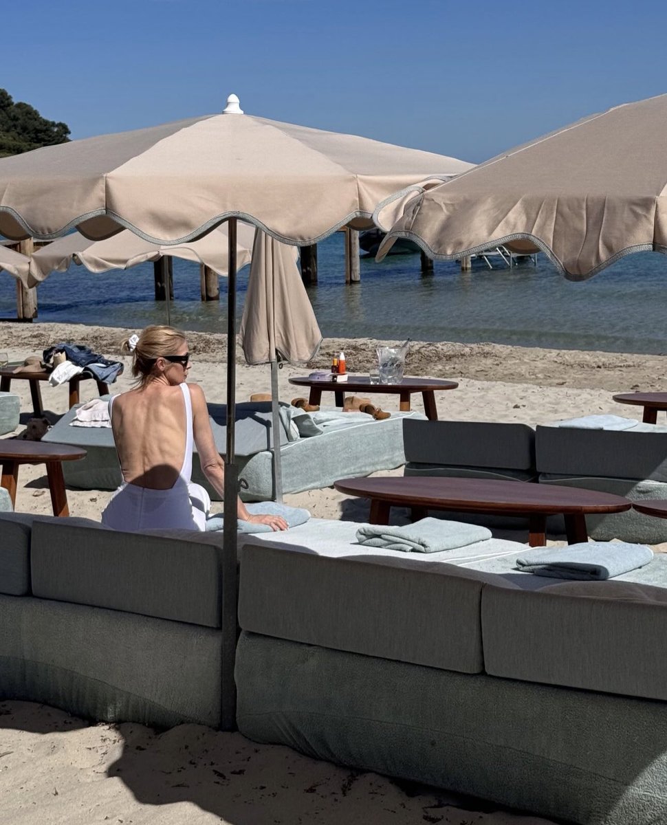 bella van der woodsen tweet media