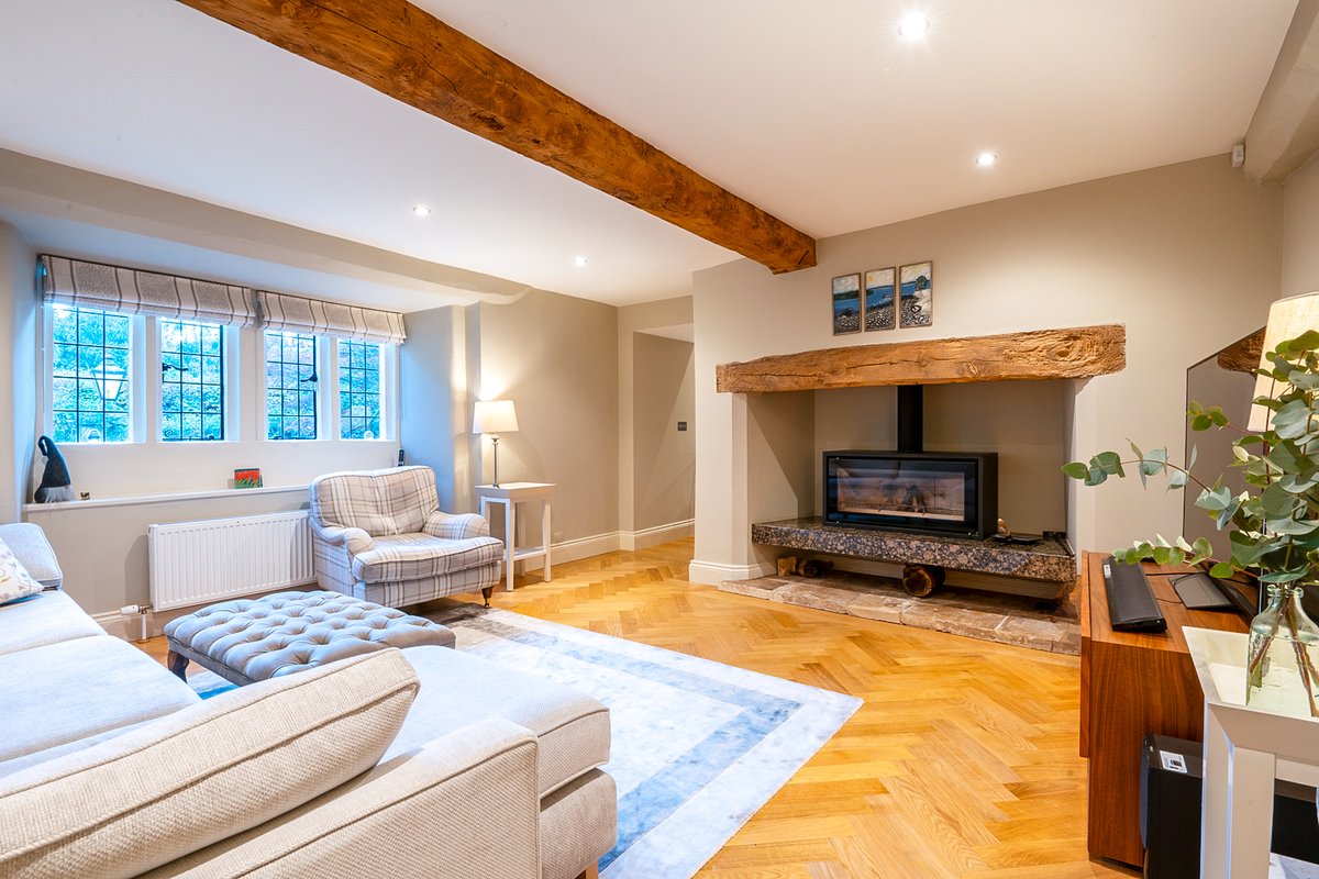 FullerSearch's tweet photo. The #OldRectory is a meticulously restored & charming 17th-C. home in Ampney Crucis. This grand property boasts spacious entertaining areas, a wonderful contemporary twist that links to the coach house, & stunning gardens with mature trees.
On with The Country House Department. https://t.co/xxOeM9wn18