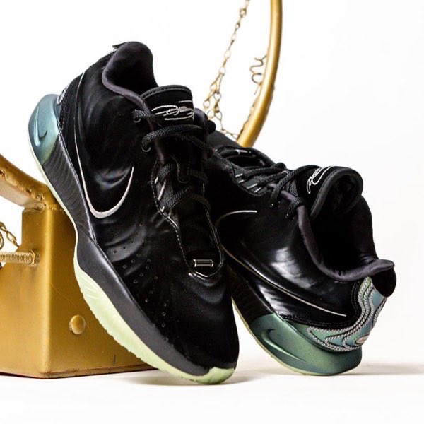 snkr_twitr's tweet photo. AD: Nike LeBron 21 on sale at $75 each (retail $200)

Algae 
Finishline https://t.co/guFIB89zRT
JDsports https://t.co/Q4choKTWiQ 

Tahitian  
Finishline https://t.co/hDwfl7nf2t
JDSports https://t.co/xa1Jy78tzm https://t.co/dieCVnAzvz