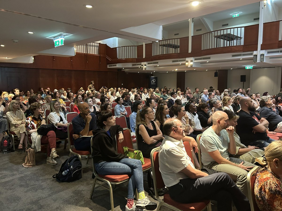 Almost 18h00 in boiling hot Vienna but still full house at <a href="/FEANTSA/">FEANTSA</a>’s annual #Forum2024. 

What a dedicated and tireless audience!

European cooperation can have real impact on policy and practice, but requires a little effort…
