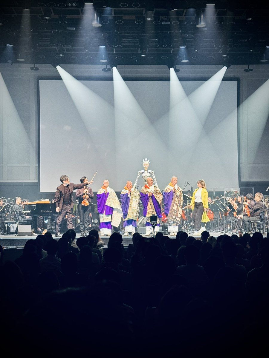 nobi's tweet photo. Une nuit inoubliable.
#androidoperatokyo https://t.co/SQUM0W3sbu