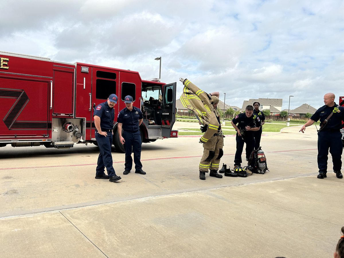 It’s always a fun day when the fire department comes for a visit! <a href="/aubreyfiredept/">Aubrey Fire Department</a> <a href="/aubreyisd/">Aubrey ISD</a> <a href="/FullerElemAISD/">Fuller Elementary</a>