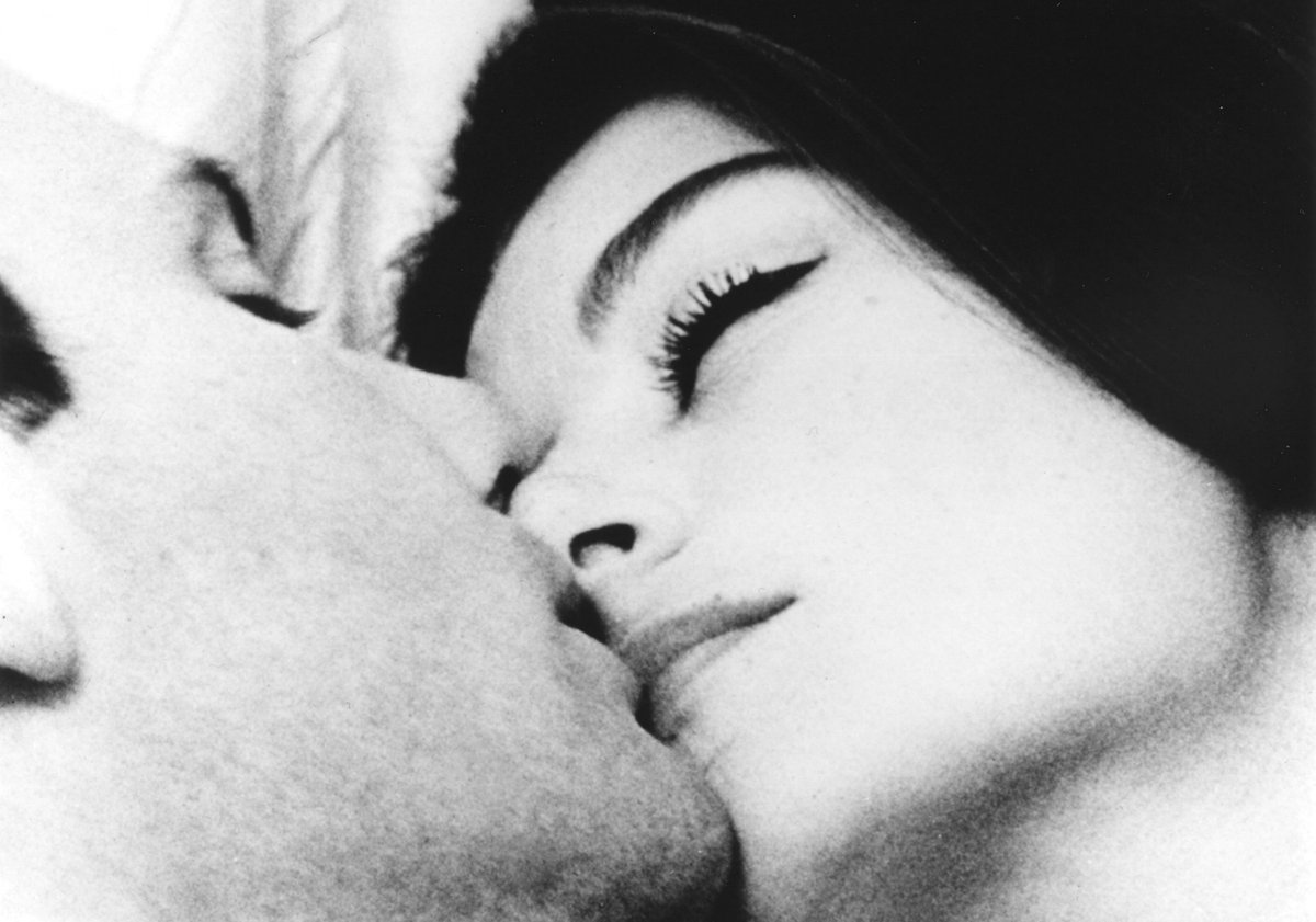 Pour rendre hommage à l'immense Anouk Aimée, nous rediffusons "Un homme et une femme" de Claude Lelouch vendredi à 21h05 sur France 5, suivi du documentaire "Anouk Aimée, la beauté du geste" à 22h45.