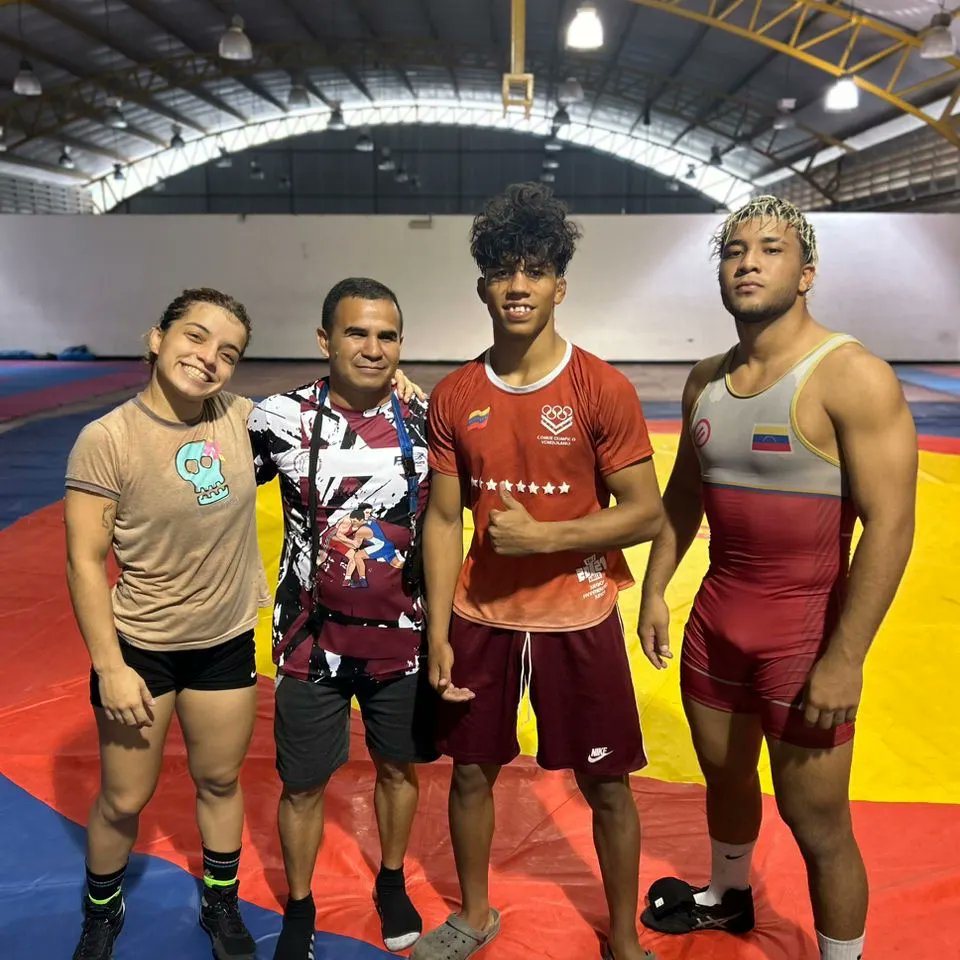 IIndeport's tweet photo. Felicidades a estos jóvenes atletas de glorias
🤼‍♀️Nohalis Loyo
🤼‍♂️Jonaiker Martinez
🤼‍♂️Oscar Díaz 
.
Una vez más está demostrado que en #Portuguesa #TenemosConQue #LuchaOlimpica #Deportes 
.
@nicolasmaduro 
@mervinmaldonado 
@primitivo_cedeno 
@spsportuguesa 
@duqueeduard https://t.co/lebETovN6z
