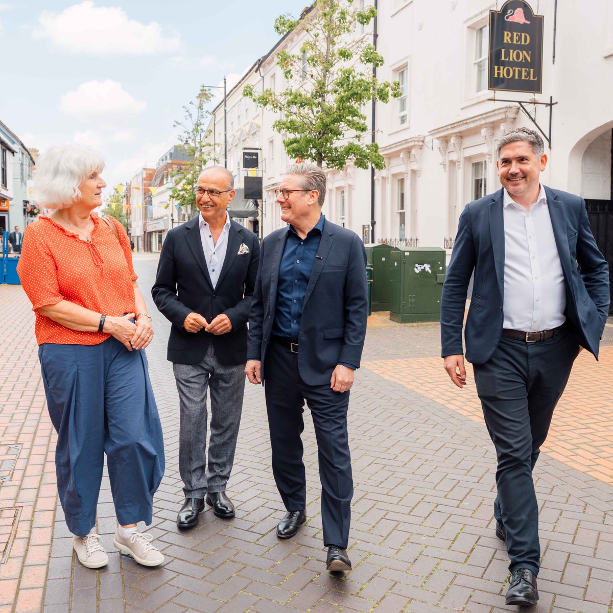 LukeMLabour's tweet photo. Small business is the lifeblood of Basingstoke's economy

Fantastic to welcome @Keir_Starmer &amp; @TheoPaphitis to discuss our plans to help small business &amp; breathe new life into the Top of Town

Great to showcase two Basingstoke businesses: 
@hants_sch_jewel &amp; The Gabardine https://t.co/Lbh7hrOMVX