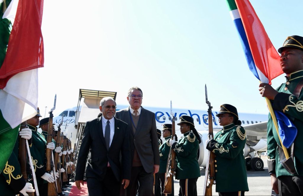 🇿🇦 PRESIDENTIAL INAUGURATION 2024

ARRIVAL OF HEADS OF STATE AND GOVERNMENT 

🇸🇨 His Excellency Ahmed Afif, Vice President of Seychelles, arriving at the OR Tambo International Airport for the Inauguration of HE Matamela <a href="/CyrilRamaphosa/">Cyril Ramaphosa 🇿🇦</a>, President-Elect of the Republic of South