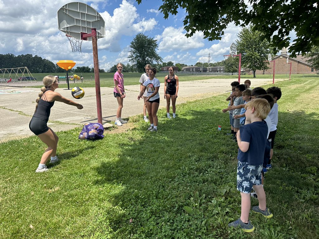 Love seeing our volleyball girls taking the time to visit summer school classes and share their love of the game! Thank you <a href="/addyrebmann/">Addy Rebmann</a> <a href="/BaylynWilliams/">Baylyn Williams</a> <a href="/lilywaterman29/">Lily Waterman</a> @DentAddiso54772 Kinser &amp; Anora