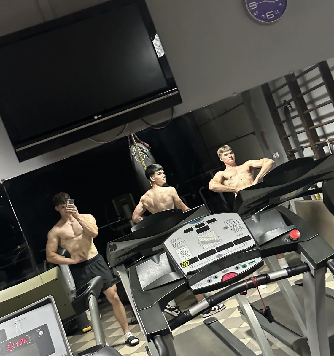 average ex fortnite players <a href="/devonfn_/">devon</a>