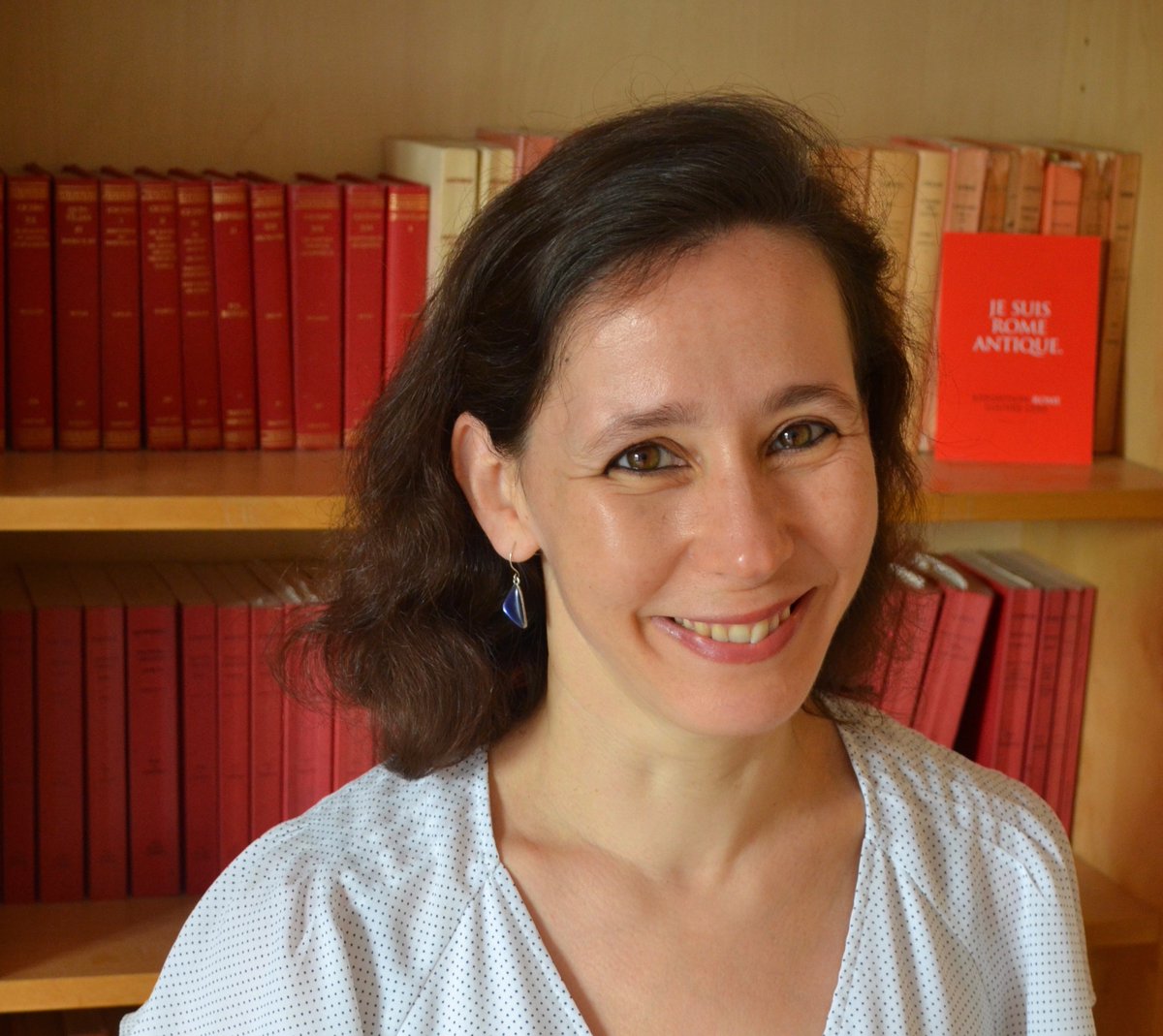 🗳️ Sophie Aubert-Baillot, professeure de langue et littérature latines, a été élue Doyenne de la Faculté des Humanités par le conseil de Faculté. 

Elle est élue pour une durée de 5 ans et succède à Gabriel Galvez-Behar.