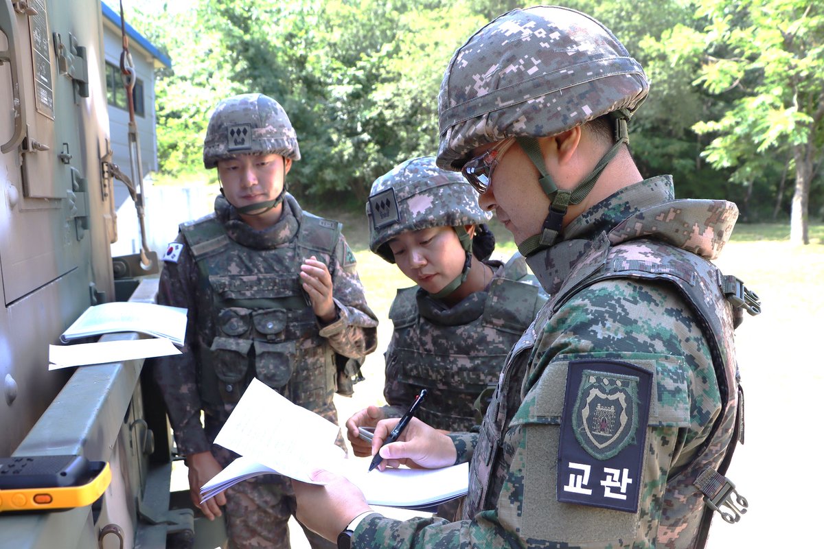 UNMAS's tweet photo. UNMAS #TMAT Mobile Training Team are conducting Explosive hazard awareness training (#EHAT) in the Republic of Korea from 10 to 21 June. The training is being delivered with Australian Army Experts from 20 EOD Sqn. #AusArmy #UNMAS #Australia #Peacekeeping #kookbangilbo https://t.co/ZiWfJ3lHNp