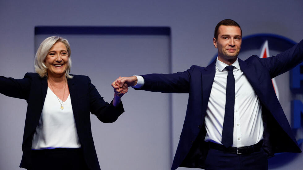 Ok les mecs, je vous ai fait un cours vidéo de 16 min

Comment profiter de la crise politique française et de la montée de Bardella pour faire un max de fric : 

Funnel survivalisme, vente d’expat, offre bunker et j’en passe

RT + follow &amp; commente "France" pour recevoir ta vidéo