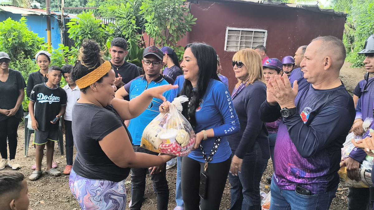#18Junio Llevando Amor Quinn a nuestras comunidades con alimentos para los más necesitados #HechosYNoPalabras #VamosPorMás