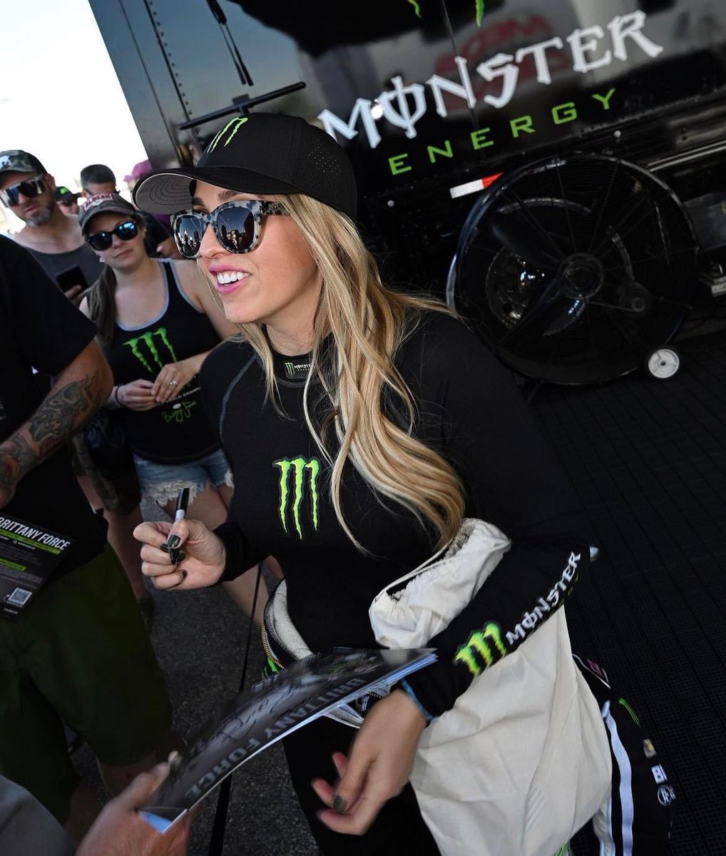 force87343's tweet image. If you are truly a fans of Brittany force comment on my page and say a big “HI”