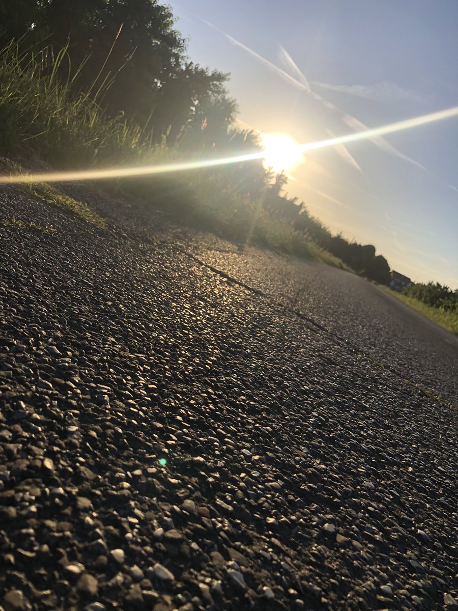 Faaraxhasanwal2's tweet photo. #sunset  good evening 🌇 everyone 👋 https://t.co/QKqfDrtXie