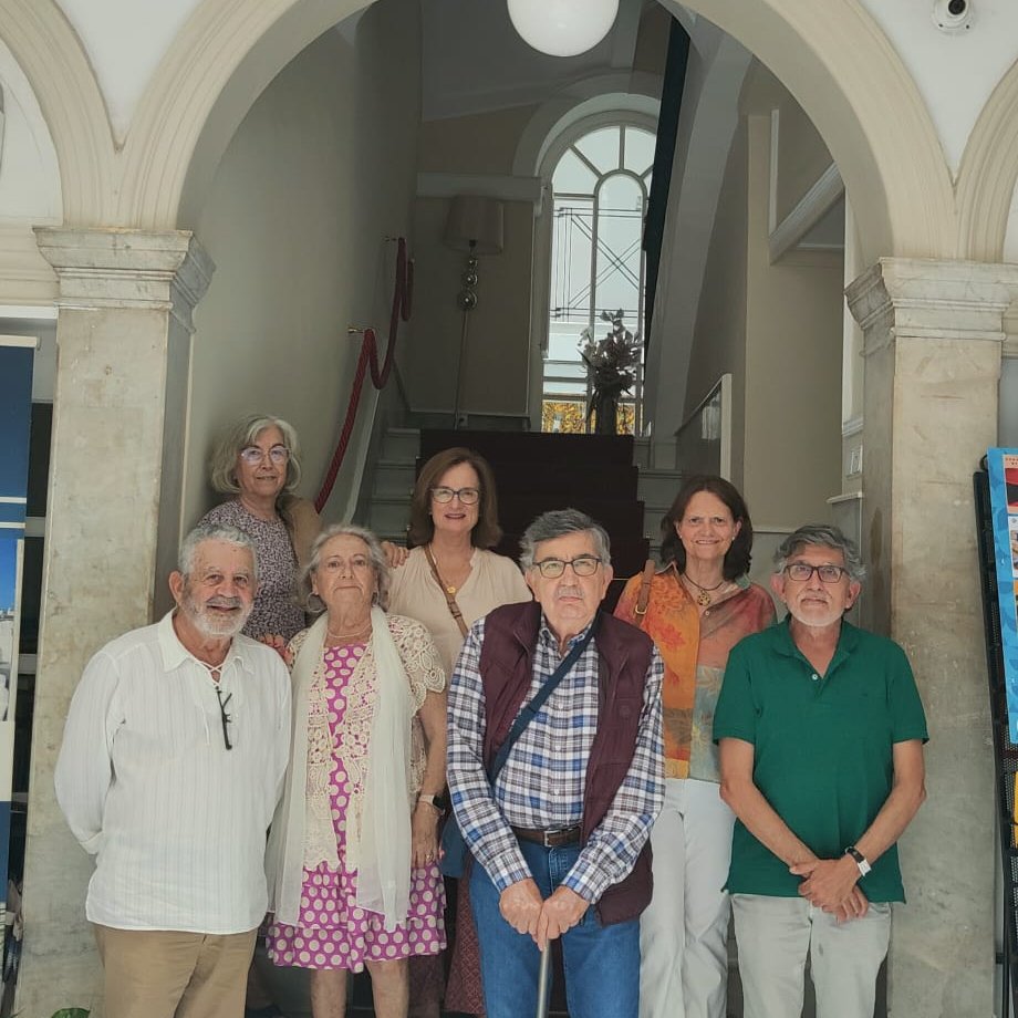 BMCadiz's tweet photo. 📚Hoy el #ClubApolo se ha reunido para celebrar el fin de un curso tan lleno de lecturas como de amistad y de buenos momentos. Ya os estamos echando de menos
(Por cierto, para los que dicen que los clubes de lectura solo son para mujeres...) https://t.co/BXgKXGmccO